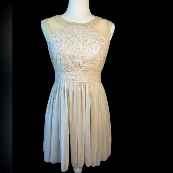 Gianni Bini Champagne Tulle Mini dress in Size Medium - Picture 1 of 15